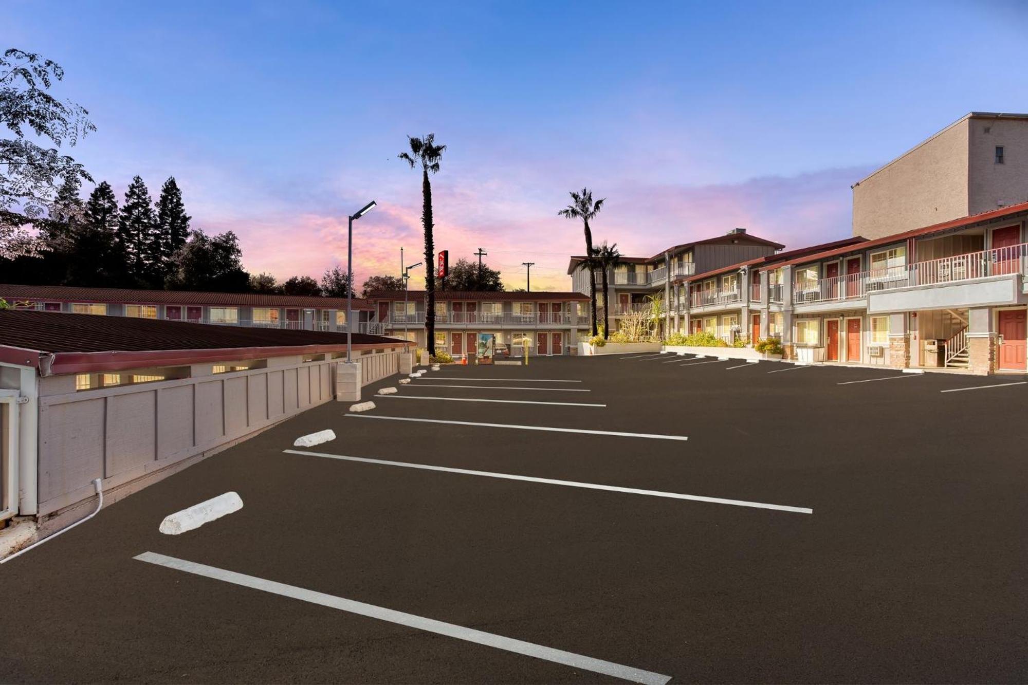 Red Roof Inn Redding Buitenkant foto