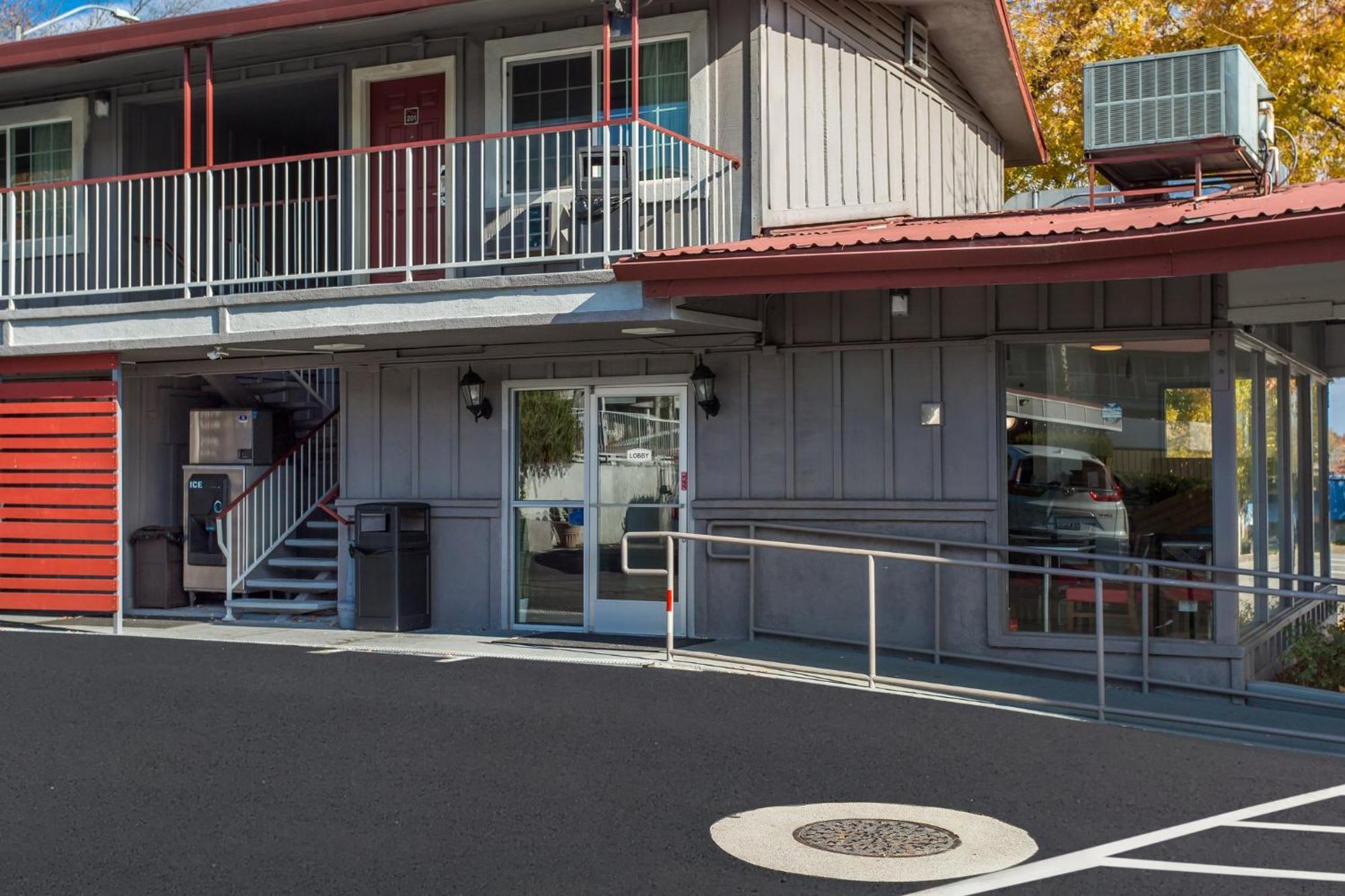 Red Roof Inn Redding Buitenkant foto